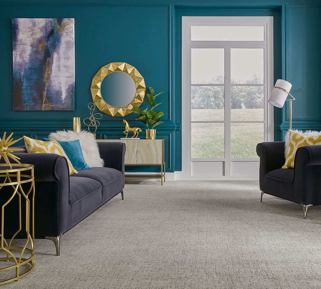 Read more about the article Offset Bold Walls with Neutral Carpeting