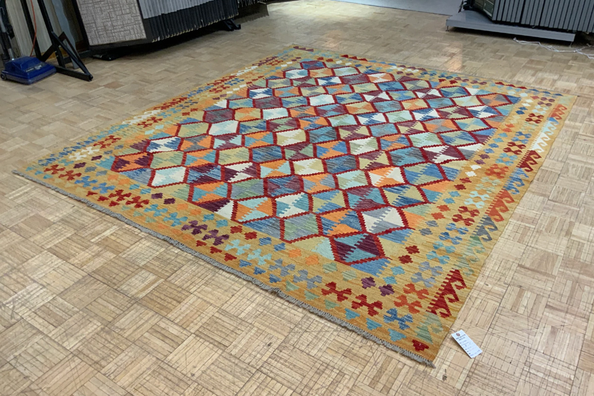 Read more about the article Kilim: The Colorful Geometric Rug You Need