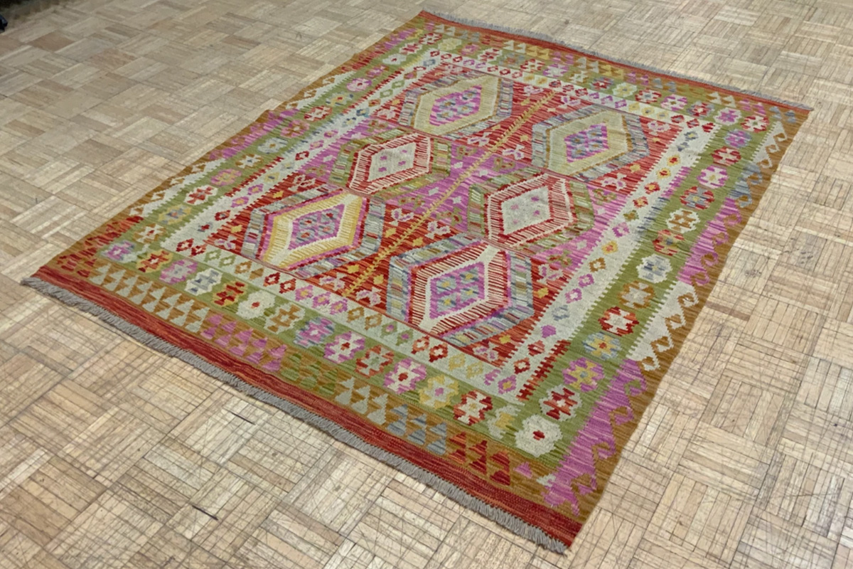 Read more about the article A Pink Kilim Rug