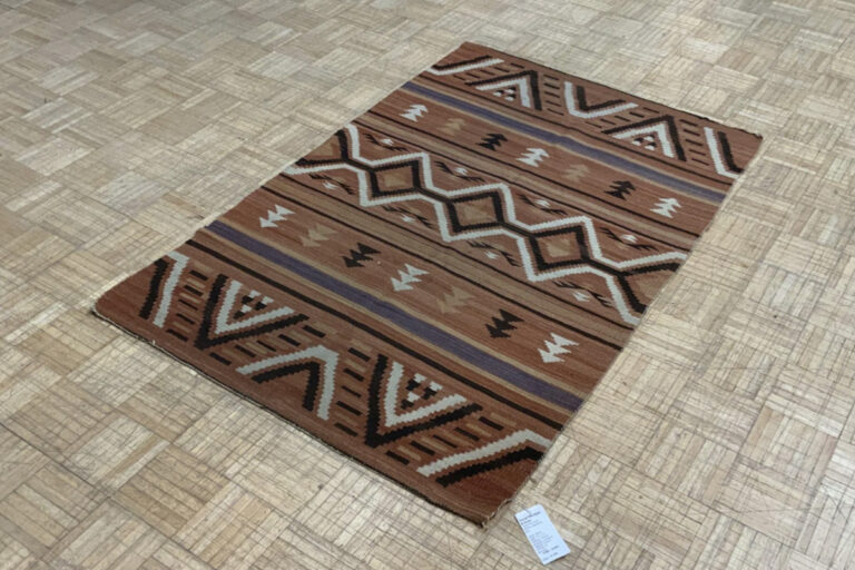 Read more about the article A Navajo-Inspired Vintage Rug